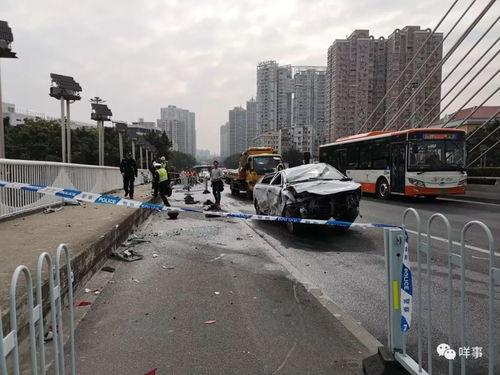 南宁车祸视频,多车连环相撞，现场紧急救援