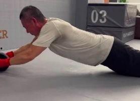 张丰毅健身视频